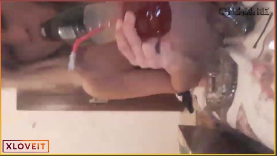 Çekiyor dumanı Chivas Regal şişesine oturuyor